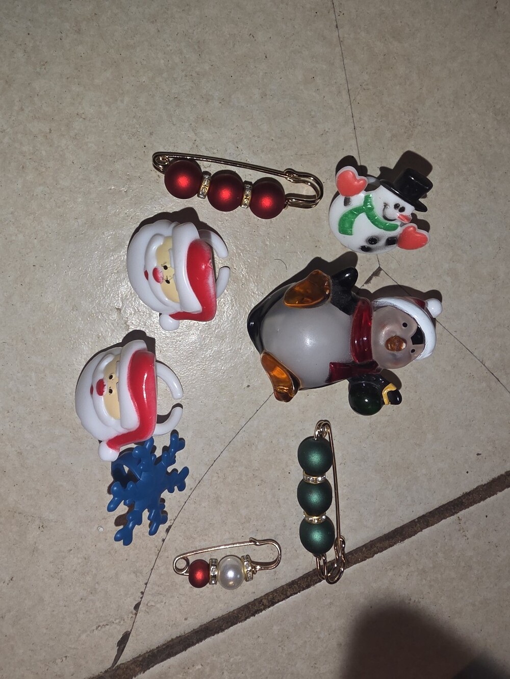 Light-up Resin Penguin Christmas pin / Brooch Lot With Rings & Pins For Holiday